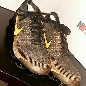 Vapormax flynit size 10
